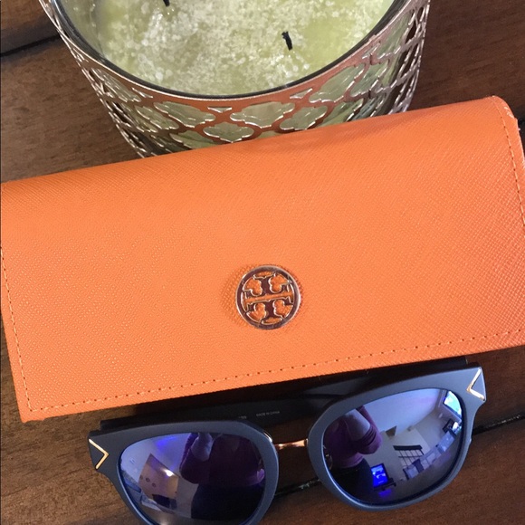 tory burch metal trim matte sunglasses